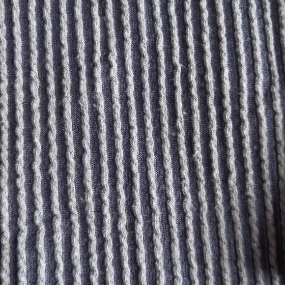 Comfy Ribbed Material Top - Picture 8 of 9